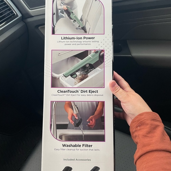 NWT Shark ULTRACYCLONE Pro Vacuum - Picture 4 of 8